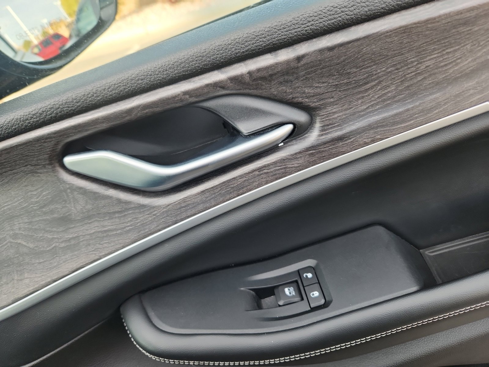 Used 2023 Jeep Grand Cherokee 4WD 4xe image 17