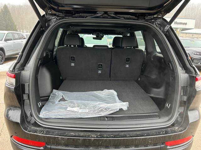 New 2025 Jeep Grand Cherokee 4WD image 19