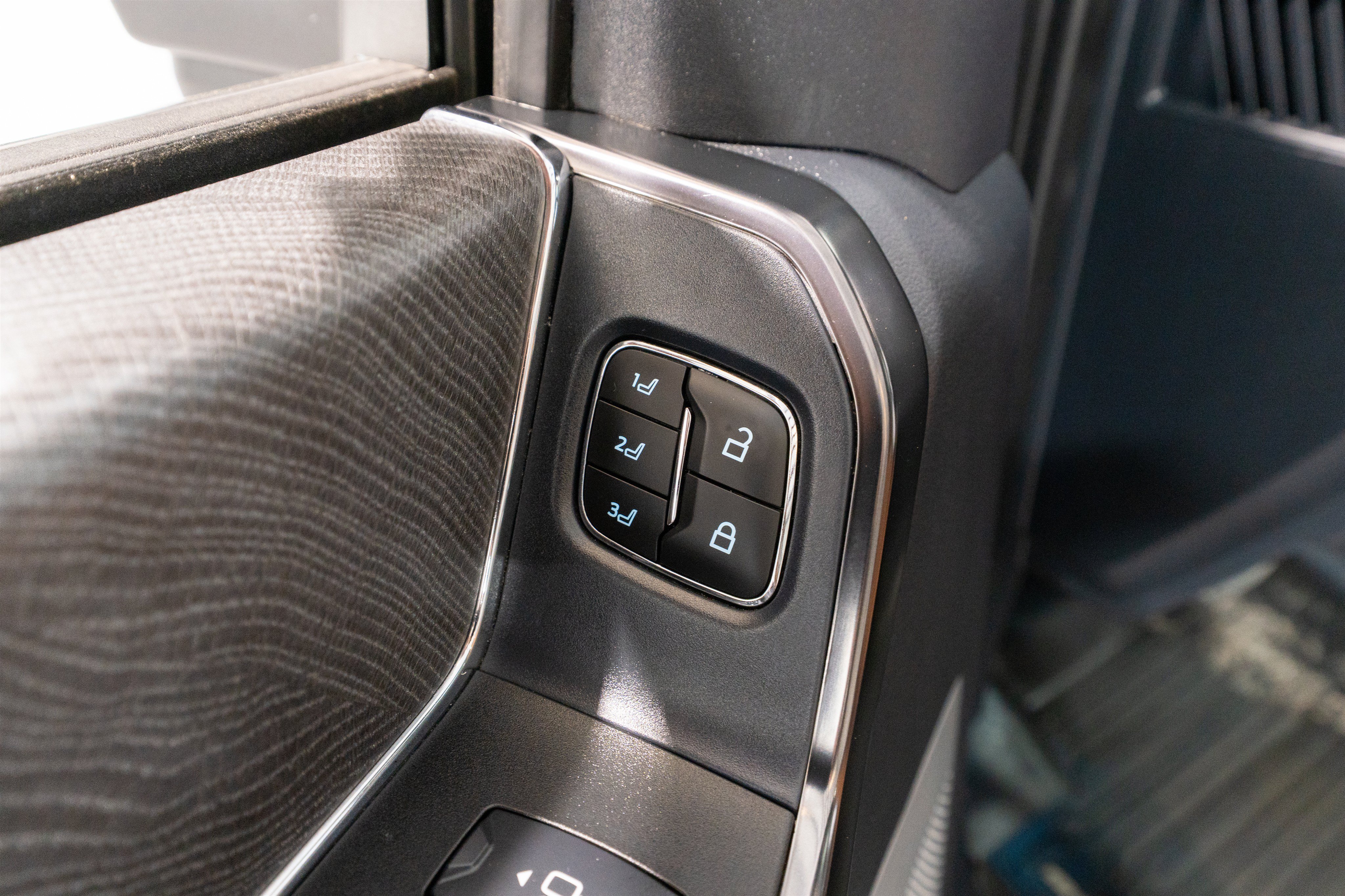 Used 2024 Ford F350 Platinum AWD/4WD image 17