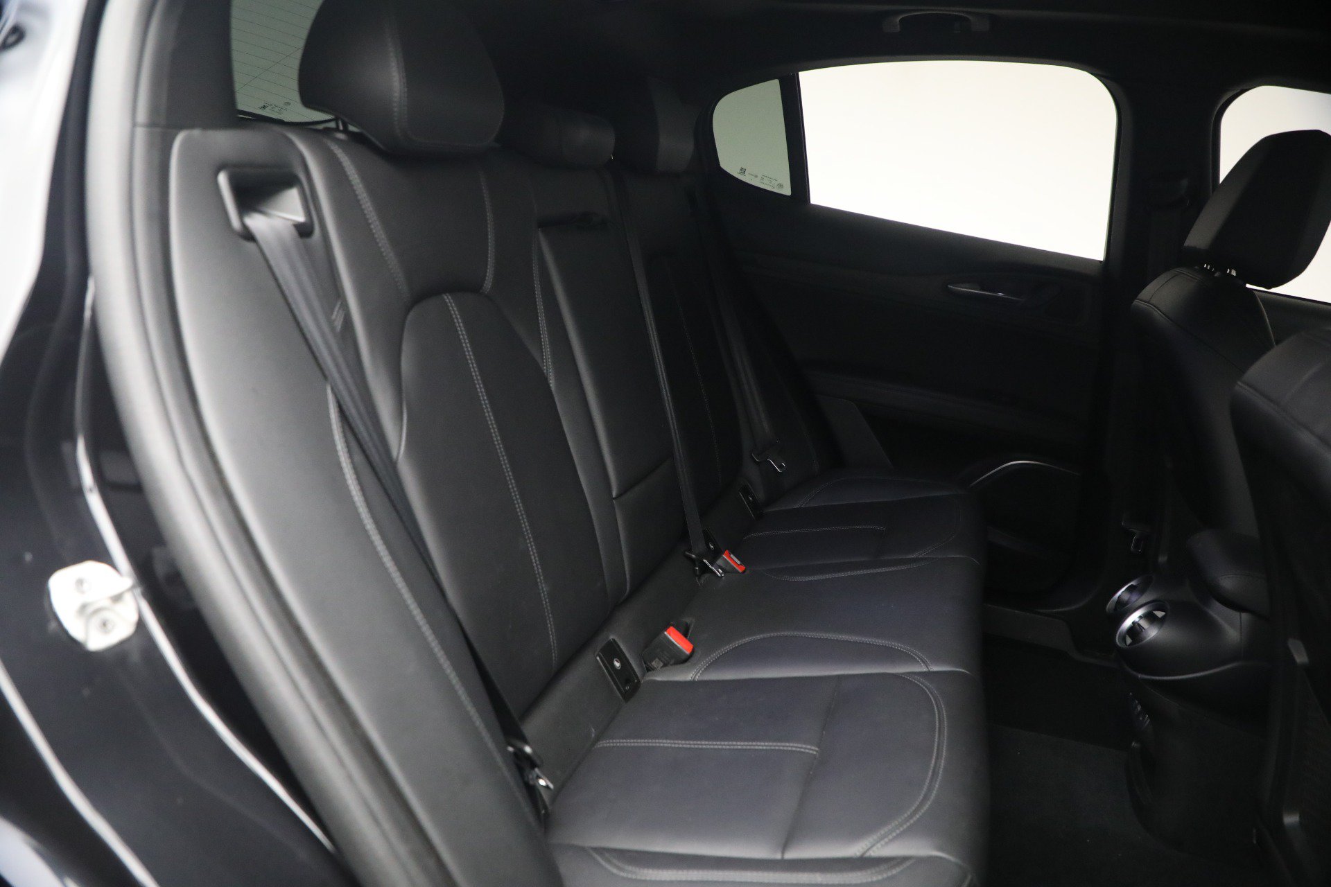 Used 2022 Alfa Romeo Stelvio Ti AWD/4WD image 21