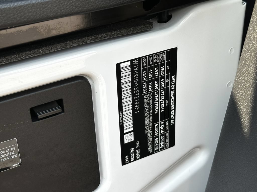 Used 2025 Mercedes-Benz Sprinter 2500 image 32