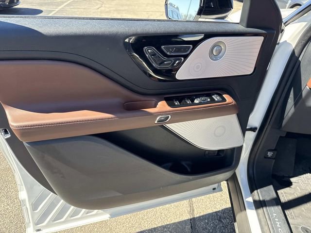 Used 2025 Lincoln Aviator Reserve w/ Equipment Group 201A image 21