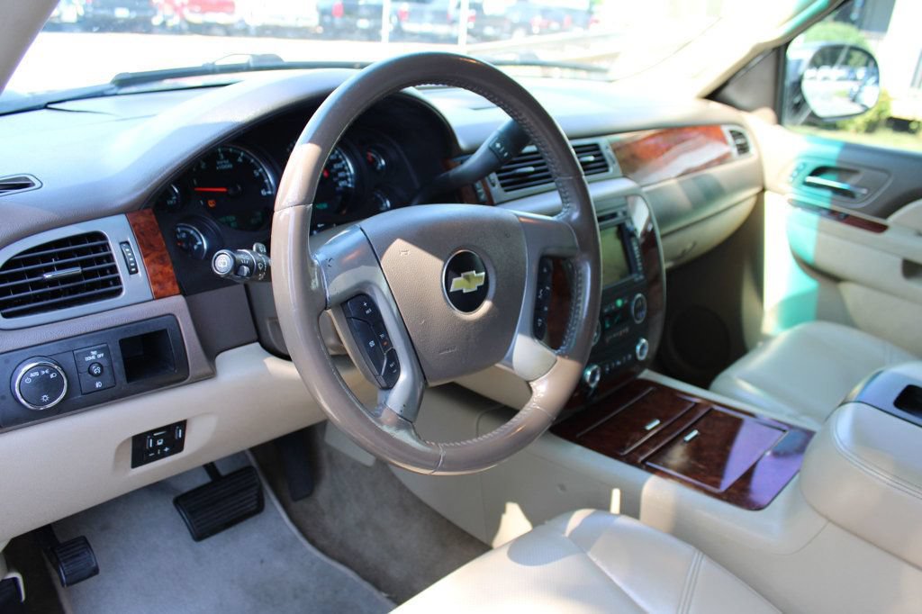 Used 2011 Chevrolet Suburban LTZ RWD image 10