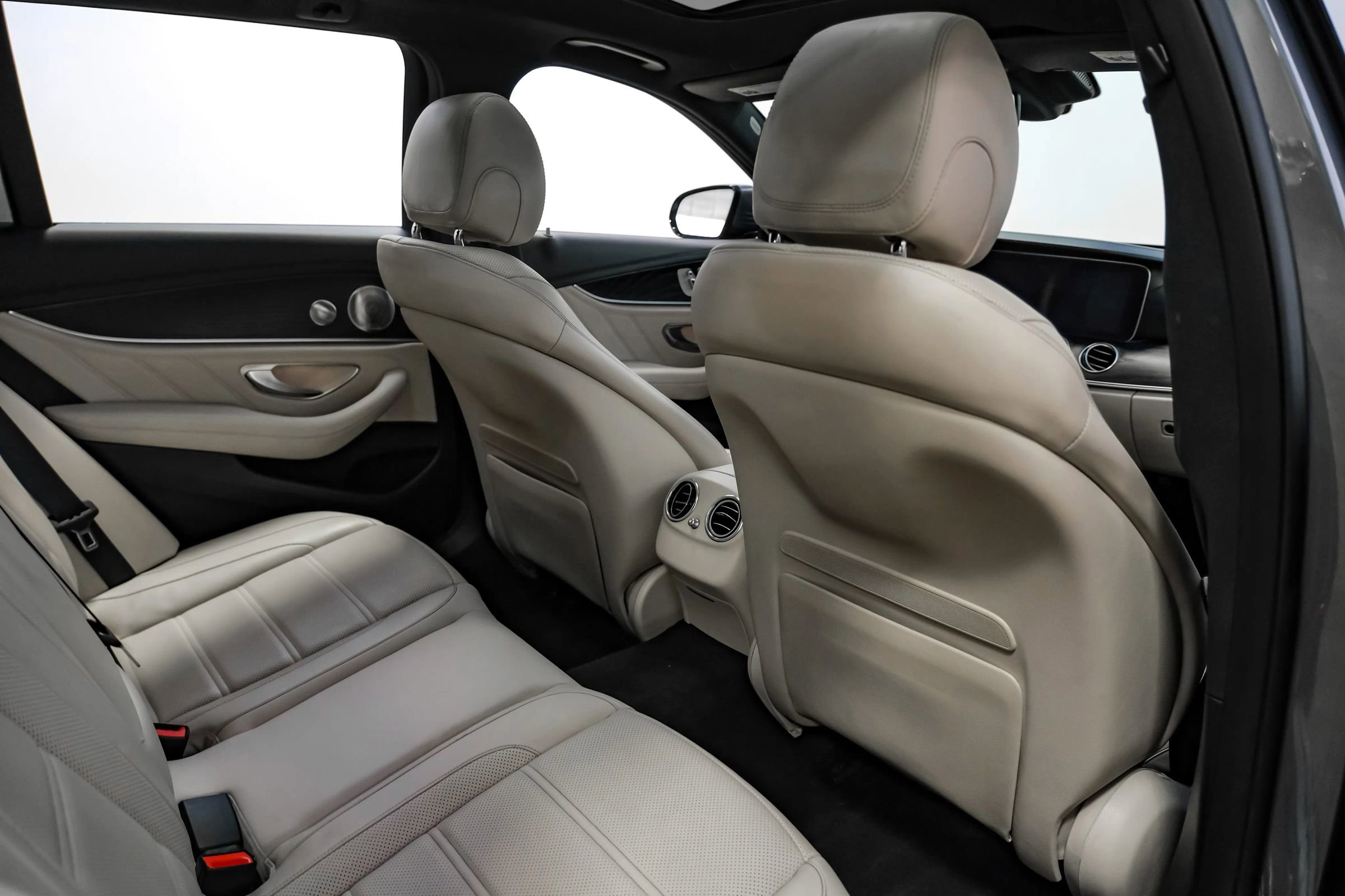 Used 2018 Mercedes-Benz E 63 AMG S image 35