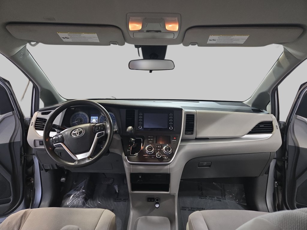Used 2020 Toyota Sienna L FWD image 10