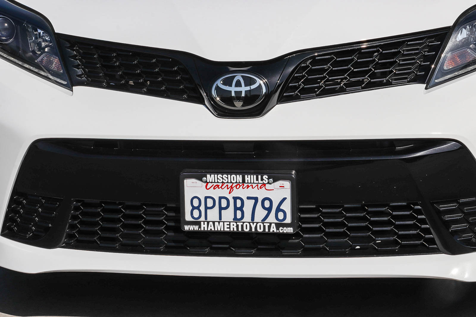 Used 2020 Toyota Sienna SE w/ Nightshade Edition FWD image 10
