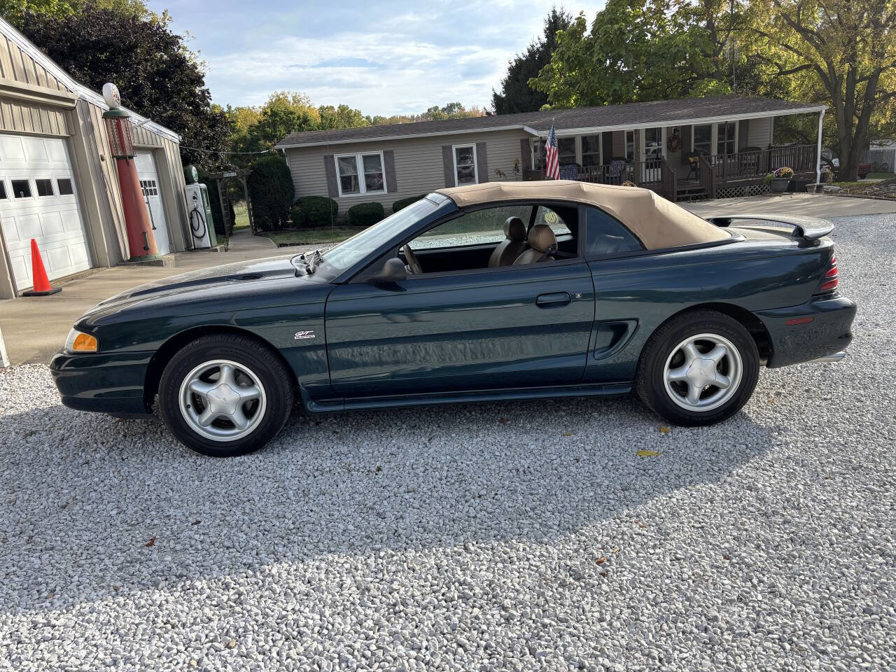 Used 1995 Ford Mustang GT RWD image 1