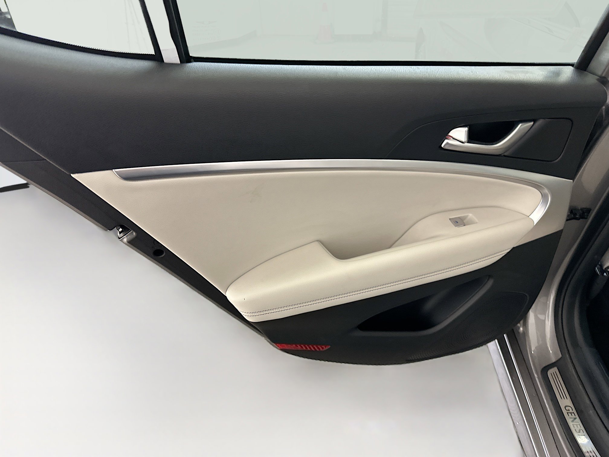 Used 2025 Genesis G70 2.5T image 27