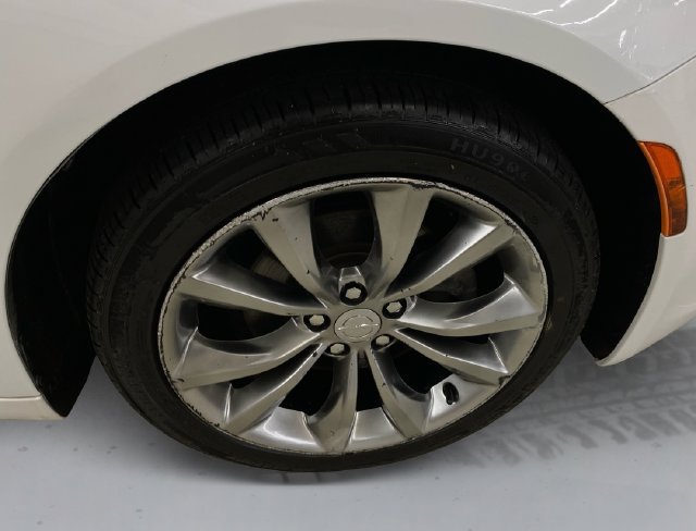 Used 2015 Chrysler 200 S FWD image 16