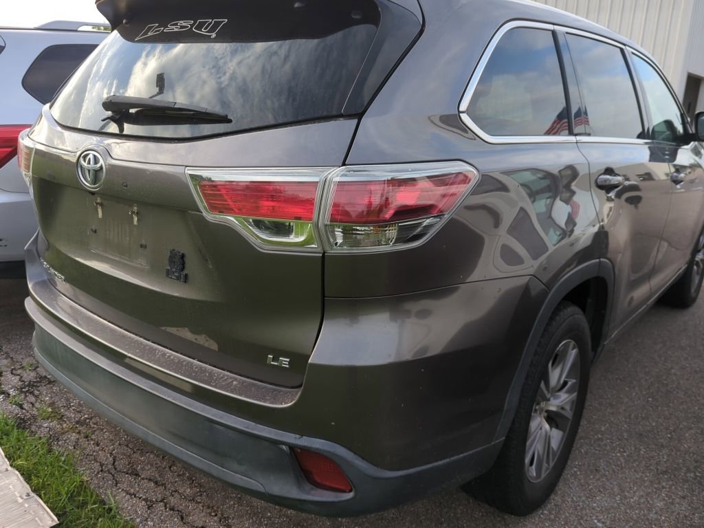 Used 2015 Toyota Highlander Plus FWD image 3