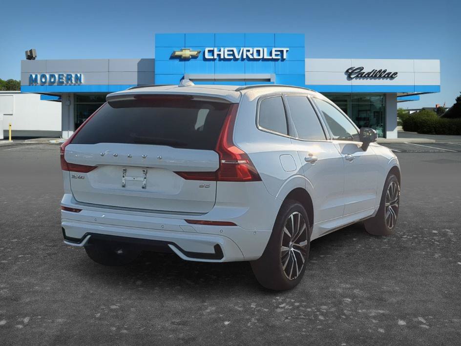 Used 2023 Volvo XC60 B5 Plus w/ Climate Package FWD image 3