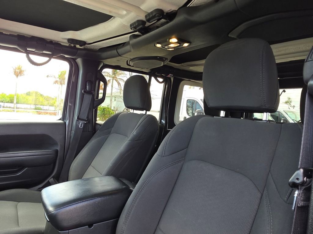 Used 2022 Jeep Wrangler Unlimited Sport image 21