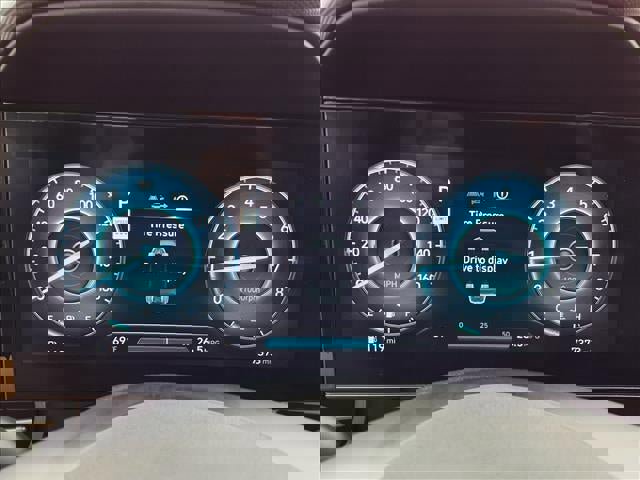 Certified 2025 Hyundai Elantra SEL image 17