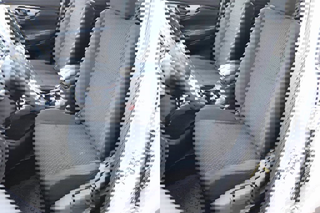 Used 2021 Nissan Rogue Sport S image 19