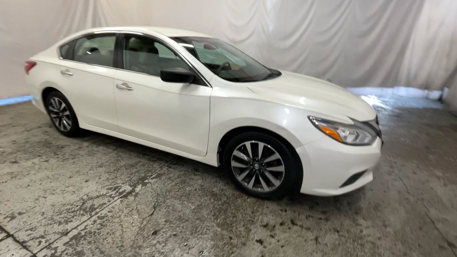 Used 2017 Nissan Altima 2.5 SV FWD image 3