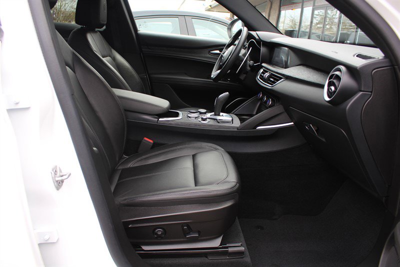 Used 2022 Alfa Romeo Stelvio Sprint image 31