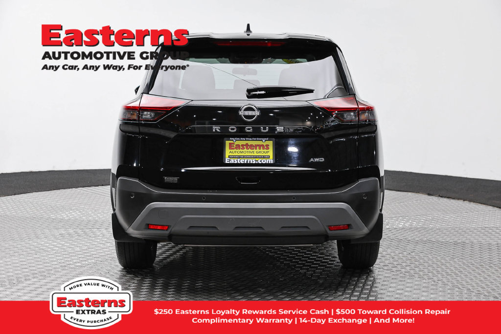 Used 2023 Nissan Rogue S AWD/4WD image 7
