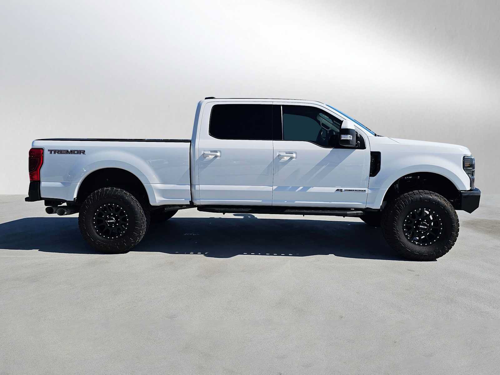 Used 2021 Ford F250 Lariat w/ Lariat Value Package AWD/4WD image 2