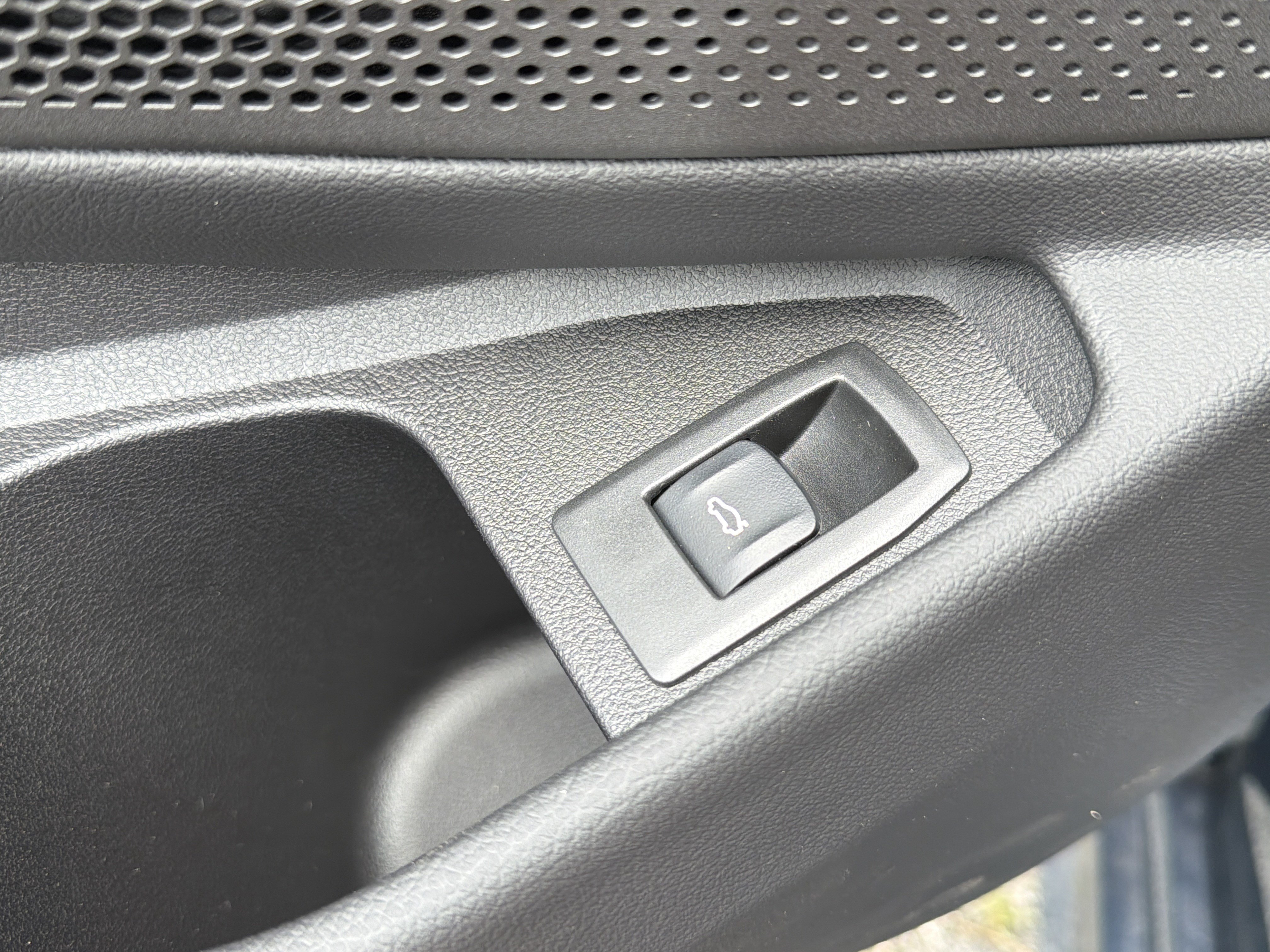 New 2026 BMW 330i Sedan w/ Convenience Package RWD image 19