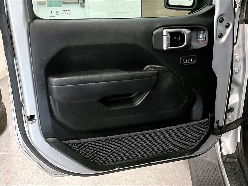 Used 2023 Jeep Wrangler Sport AWD/4WD image 9