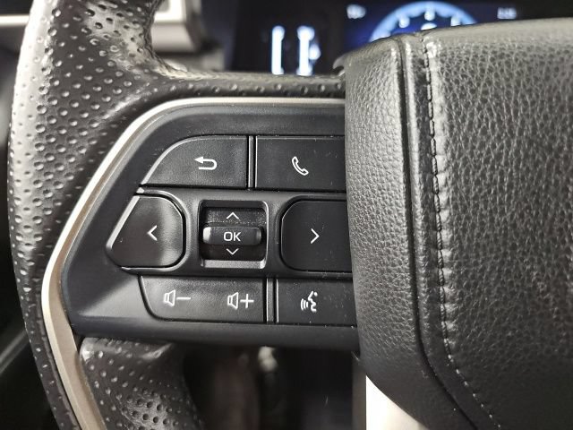 Used 2025 Toyota 4Runner SR5 AWD/4WD image 19