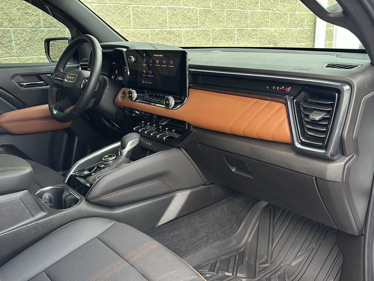 Used 2024 GMC Canyon AT4 w/ Technology Package image 17