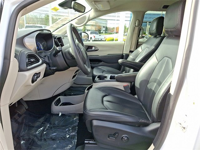 Used 2024 Chrysler Pacifica Select image 20