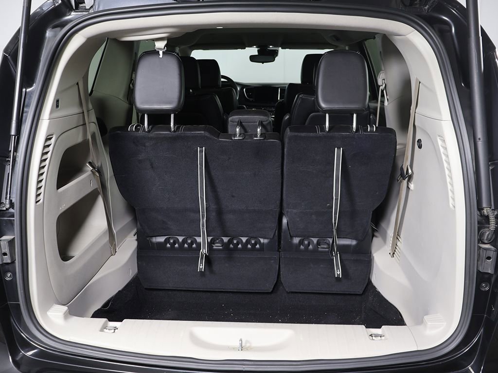 Used 2023 Chrysler Pacifica Touring-L FWD image 18