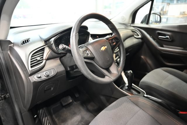 Used 2020 Chevrolet Trax LS w/ Tint and Cruise Package AWD/4WD image 19