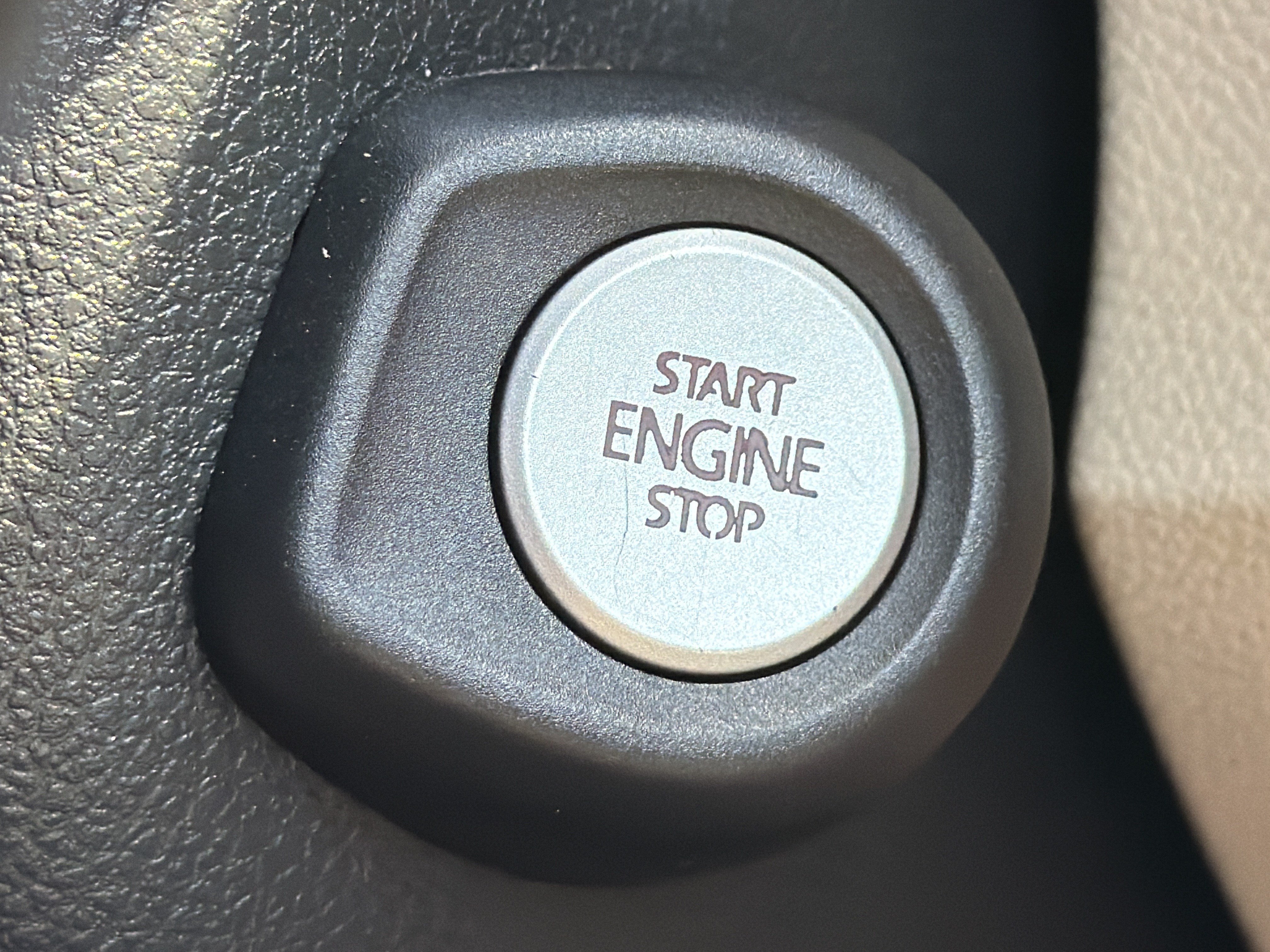 Used 2013 Volkswagen Eos Lux FWD image 17