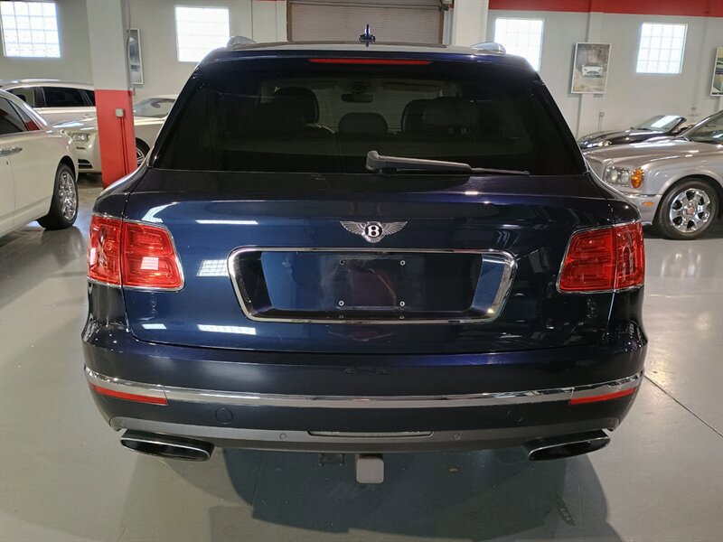 Used 2017 Bentley Bentayga image 4