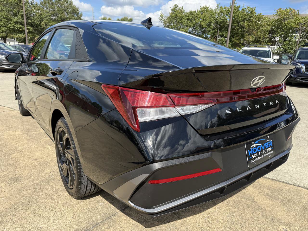 Used 2026 Hyundai Elantra Sport FWD image 3