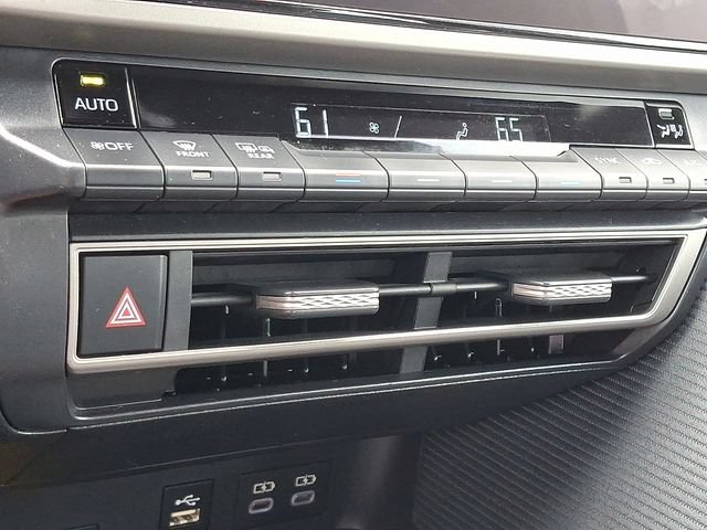 Used 2025 Toyota Camry SE FWD image 15
