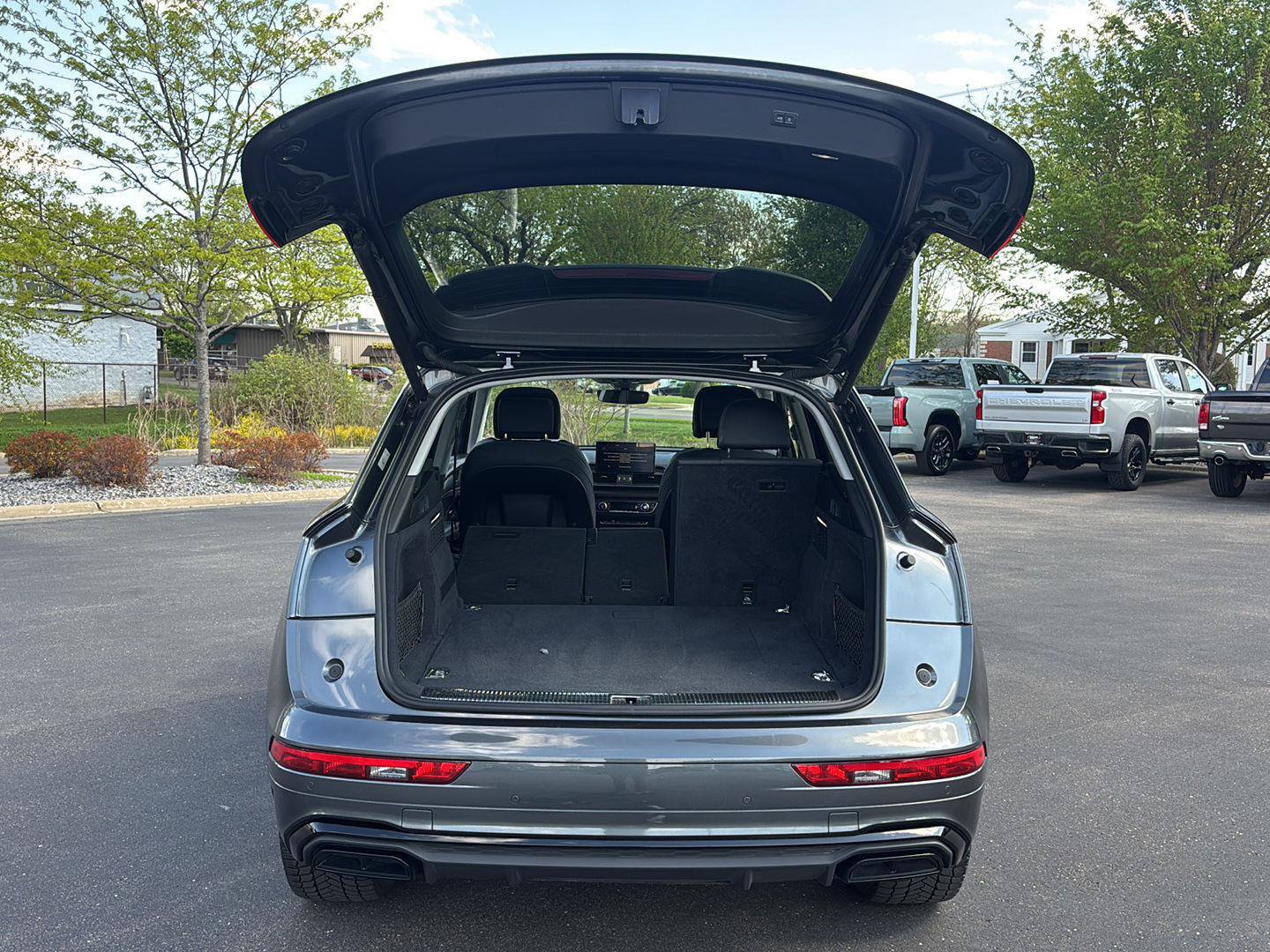 Used 2023 Audi Q5 e Premium Plus AWD/4WD image 11
