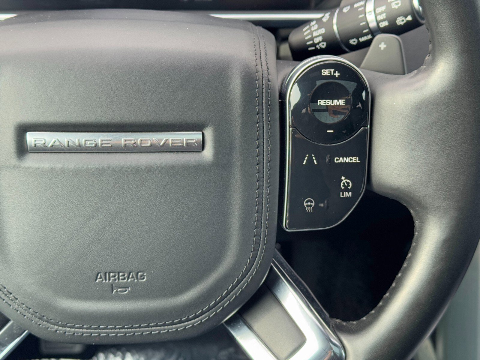 Used 2020 Land Rover Range Rover HSE image 23