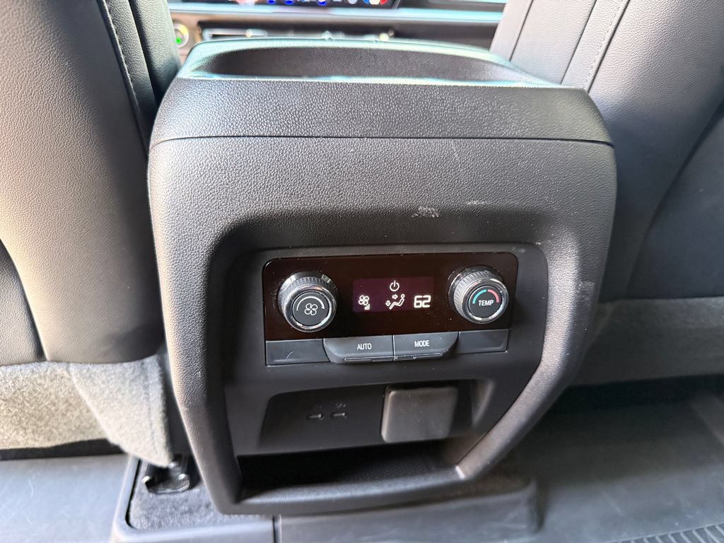 Used 2024 Chevrolet Traverse Z71 w/ LPO, Floor Liner Package AWD/4WD image 27