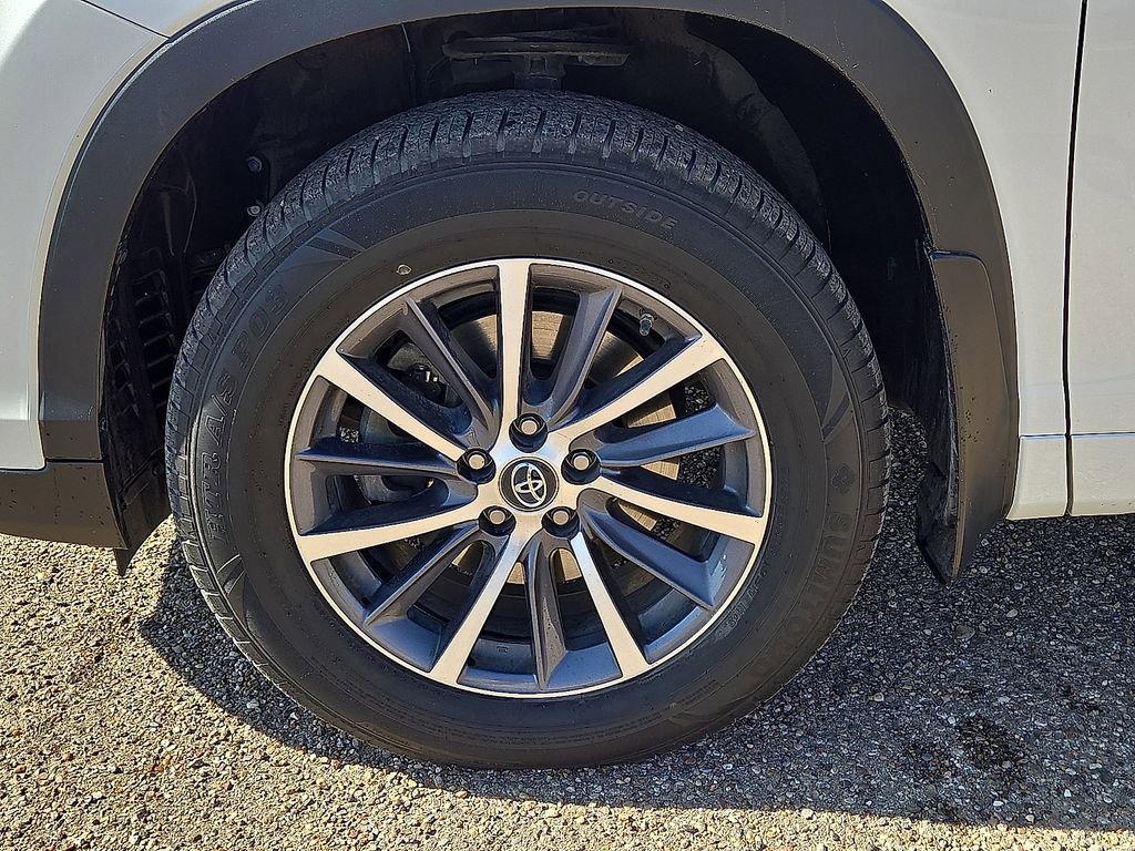 Used 2018 Toyota Highlander XLE image 10