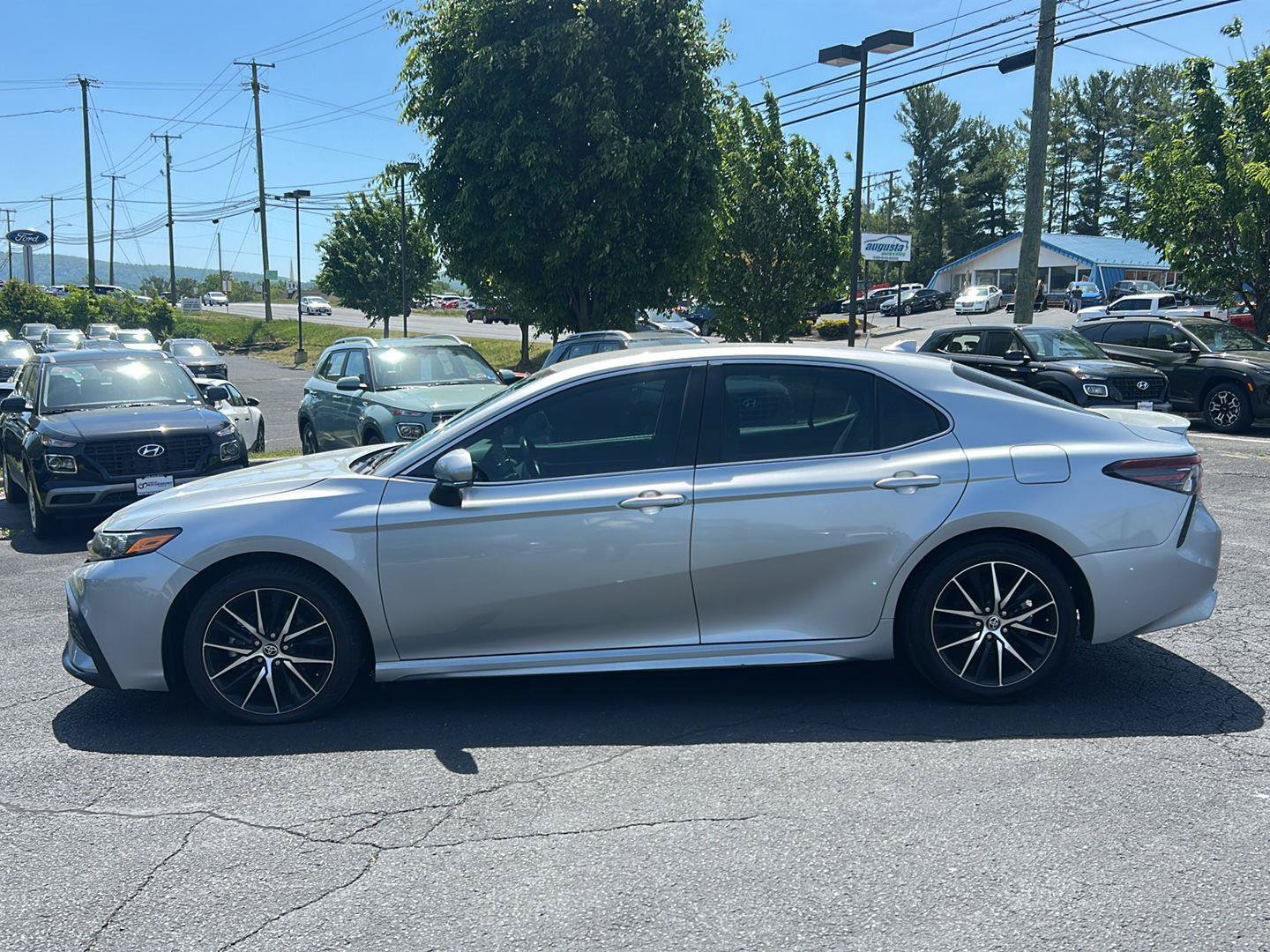 Used 2024 Toyota Camry SE FWD image 2