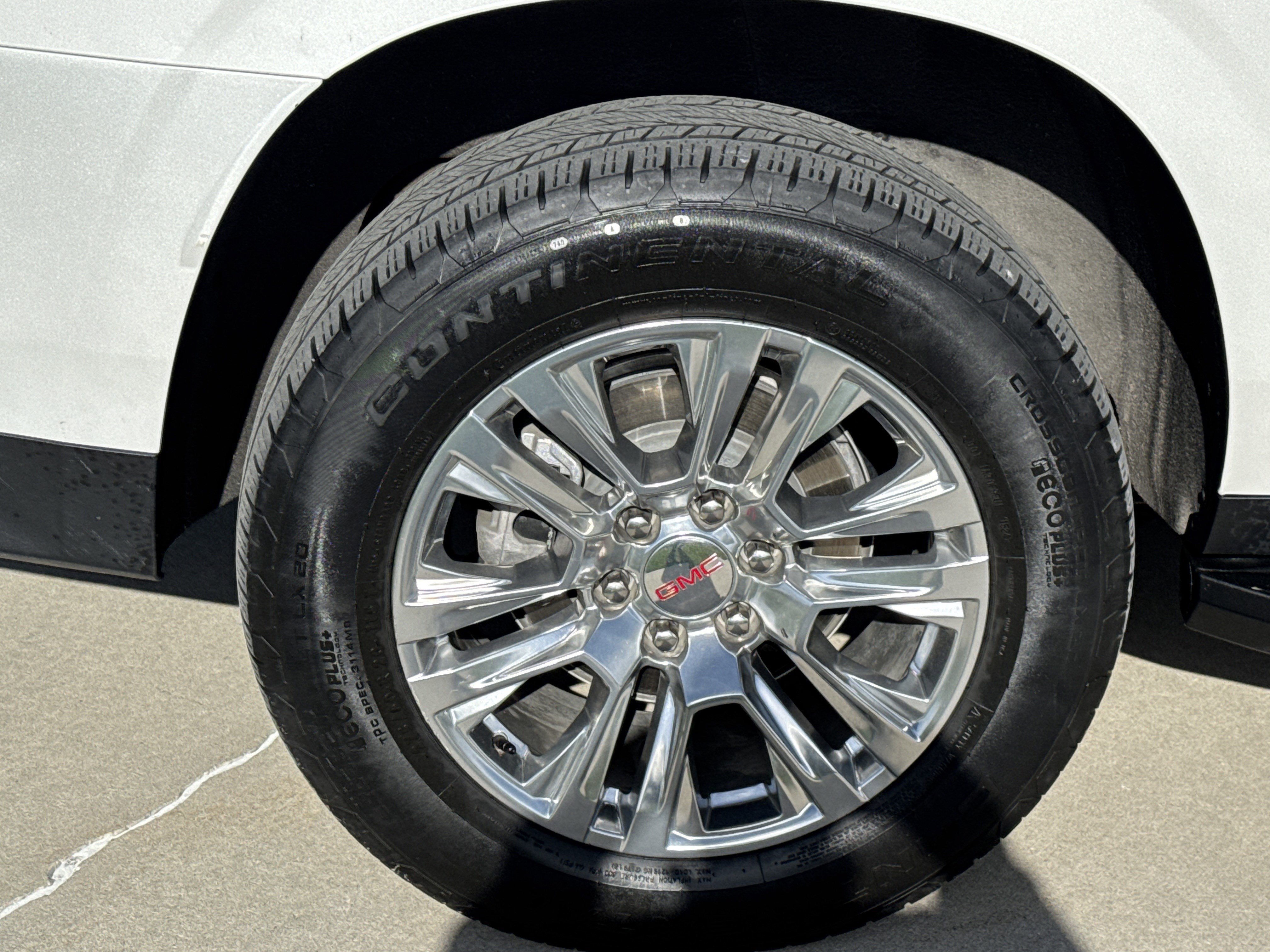 Used 2024 GMC Yukon XL Denali w/ Advanced Technology Package image 16