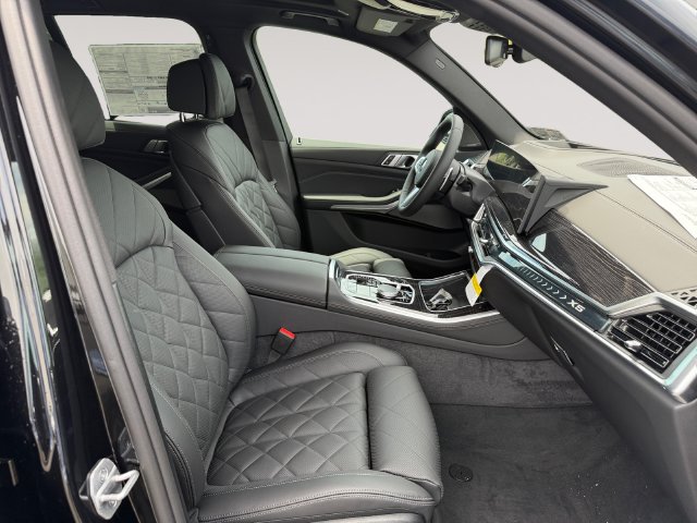 New 2026 BMW X5 xDrive40i w/ M Sport Package AWD/4WD image 15
