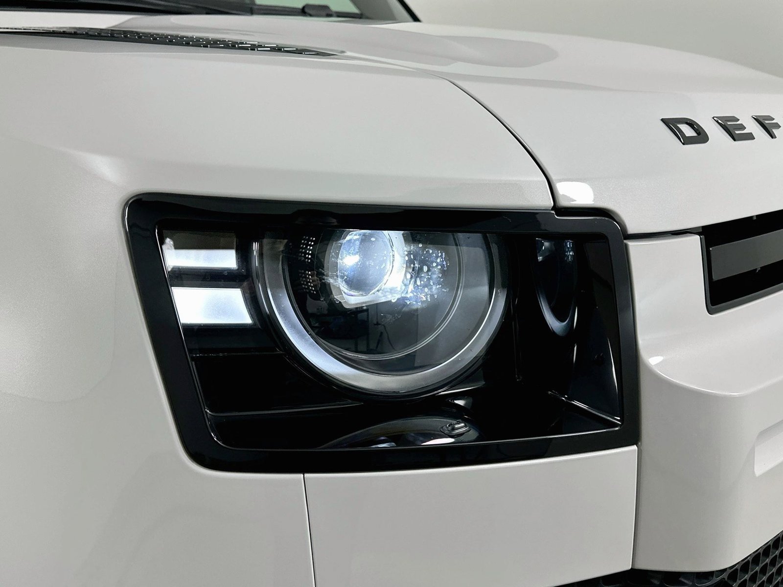 New 2026 Land Rover Defender 110 S AWD/4WD image 10