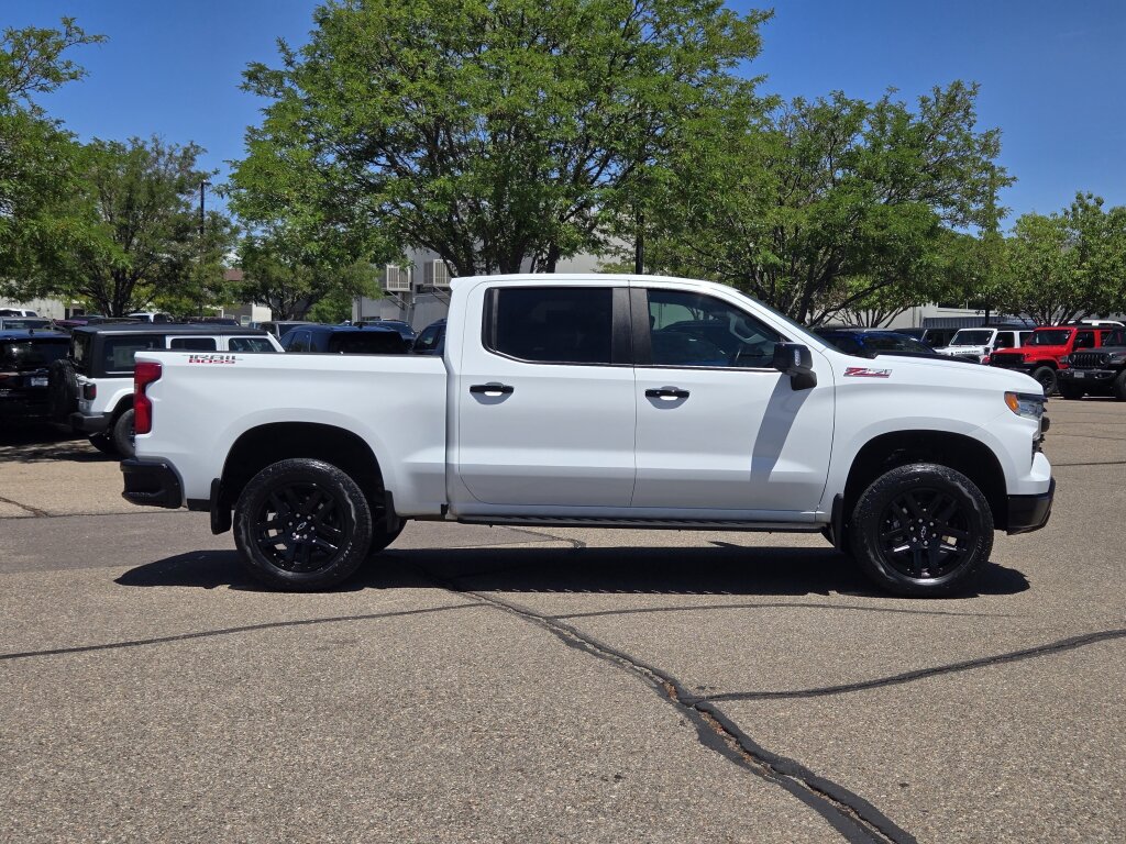 Used 2025 Chevrolet Silverado 1500 LT Trail Boss w/ Convenience Package II AWD/4WD image 2
