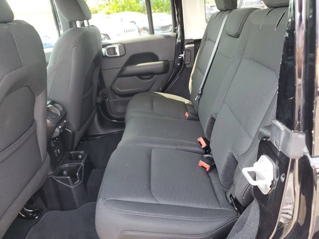 Used 2018 Jeep Wrangler Unlimited Sahara AWD/4WD image 11