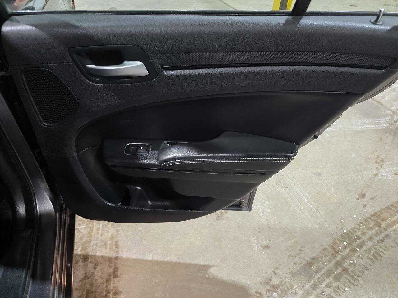 Used 2015 Chrysler 300 S image 28