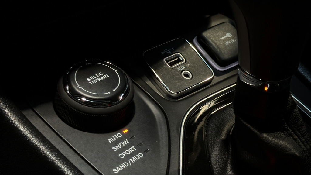 Used 2023 Jeep Cherokee Altitude Lux AWD/4WD image 35