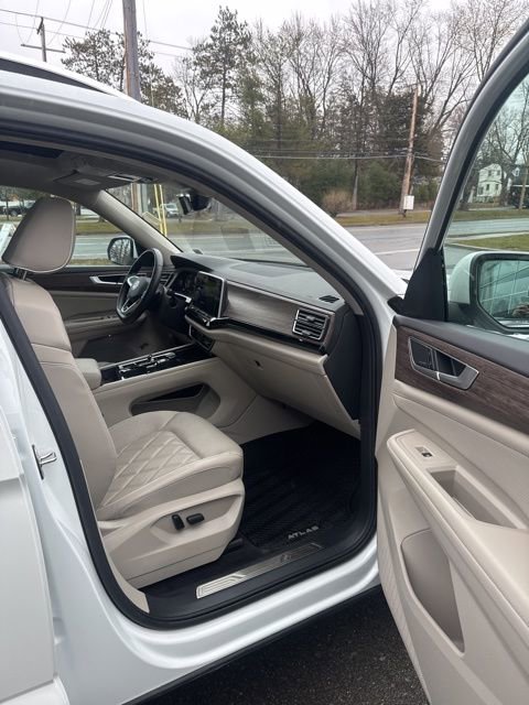 Used 2024 Volkswagen Atlas SEL Premium R-Line image 18