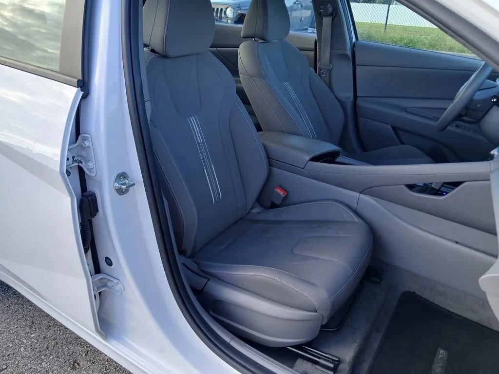 Used 2021 Hyundai Elantra Blue image 15