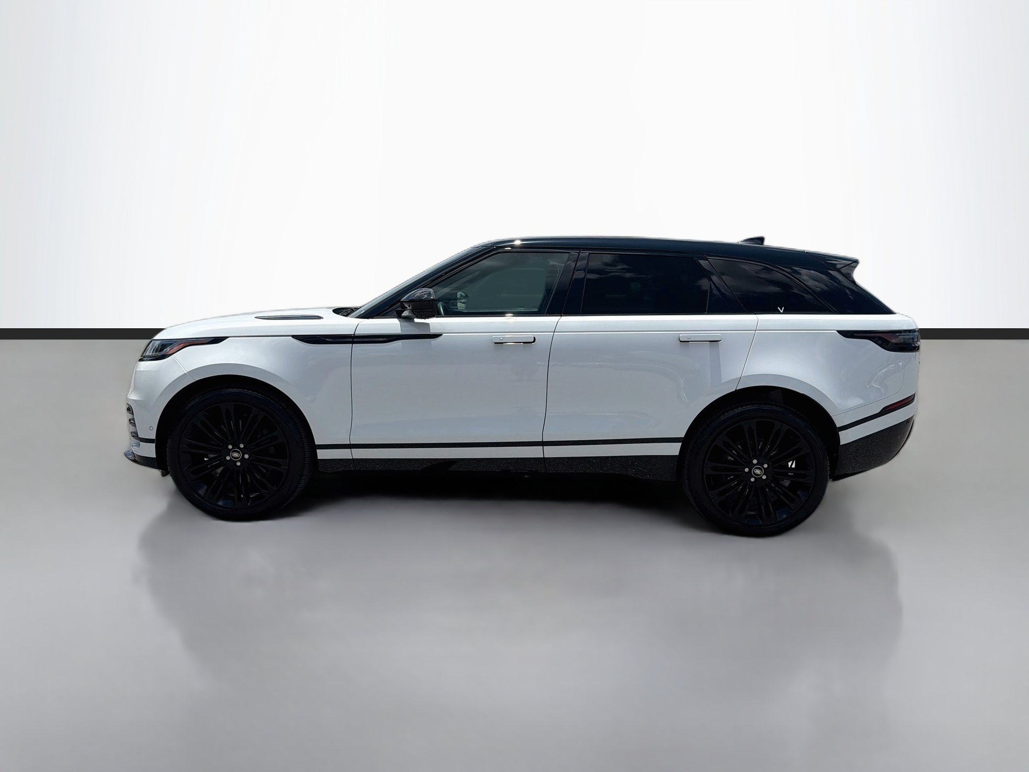 Used 2026 Land Rover Range Rover Velar Dynamic SE AWD/4WD image 2