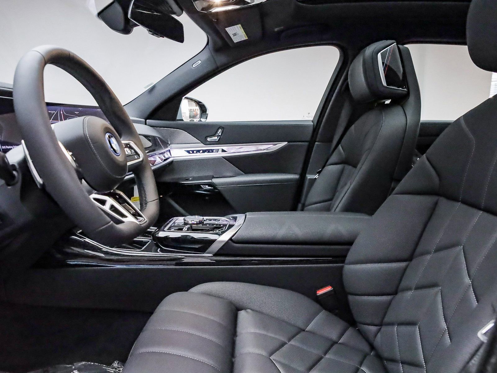 New 2025 BMW i7 xDrive60 w/ Premium Package image 19