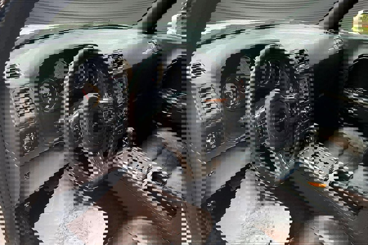 Used 2014 Dodge Challenger SXT RWD image 16